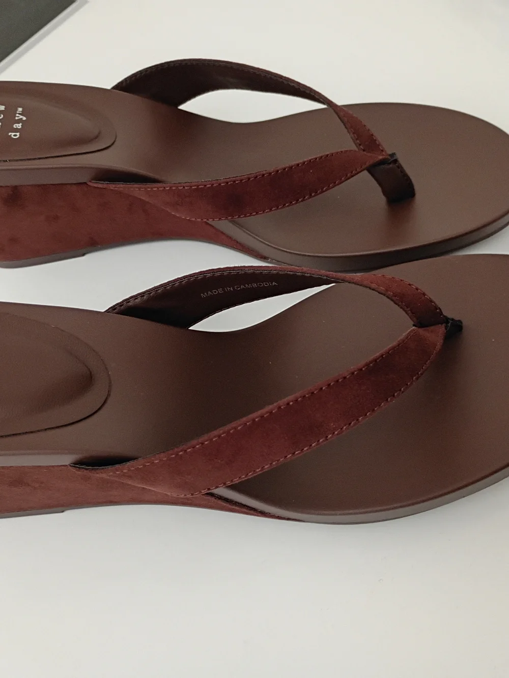 A New Day Women's Brown Wedge/Suede Thong Sandals🤎